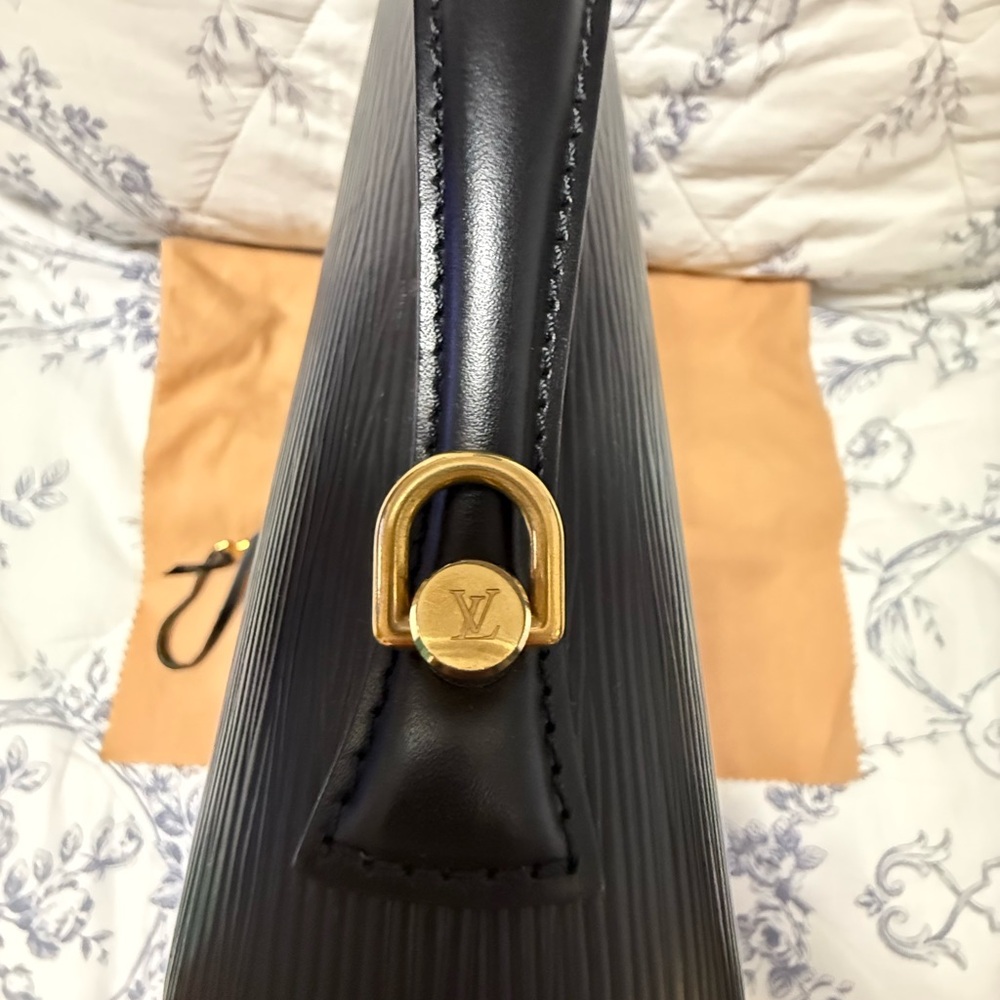 Louis Vuitton Black Epi Leather Gold-Tone Lock Satchel Monceau MM - Picture 6 of 13